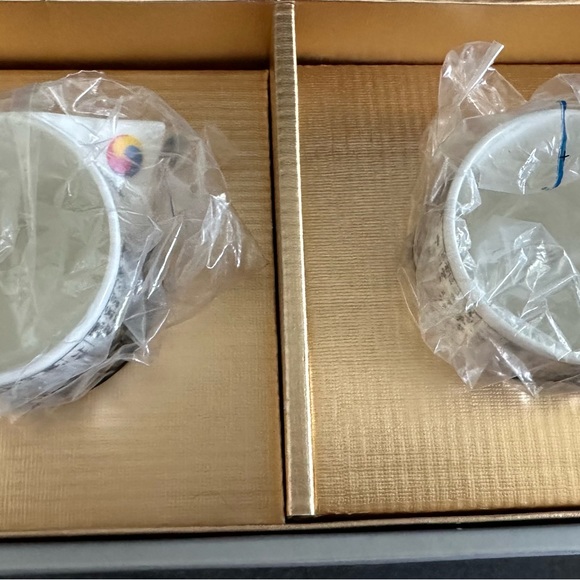 Hancook Fine Bone China w/Korean Writing Asian Triangle Handle Tea Cup Saucers - Picture 3 of 5